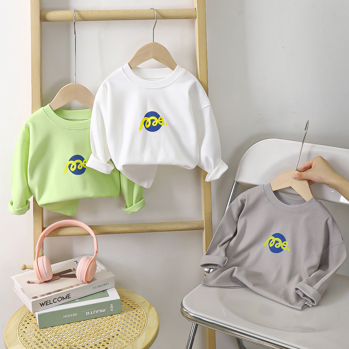 Children's pure cotton long-sleeved T-shirt for boys and girls, 2024 simple and versatile top for middle and small children, fashionable and casual wholesale