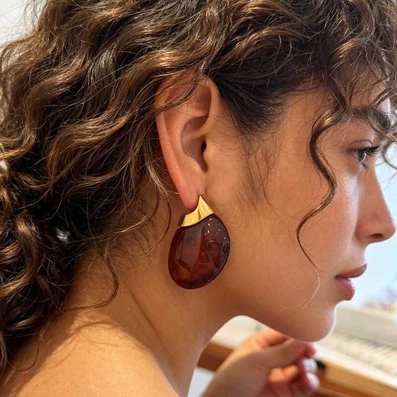 European and American Fashion Minimalist Style Stainless Steel Inlaid Irregular Resin Women's Earrings, Unique and Versatile Resin Women's Ear Accessories European and American Fashion Minimalist Style Stainless Steel Inlaid Irregular Resin Women's Earrings, Unique and Versatile Resin Women's Ear Accessories