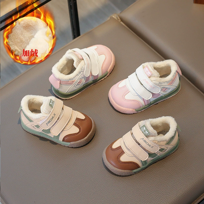 Детская повседневная липучка спортивная обувь 2024 зимняя новая бархатная теплая детская хлопчатобумажная обувь для мальчиков