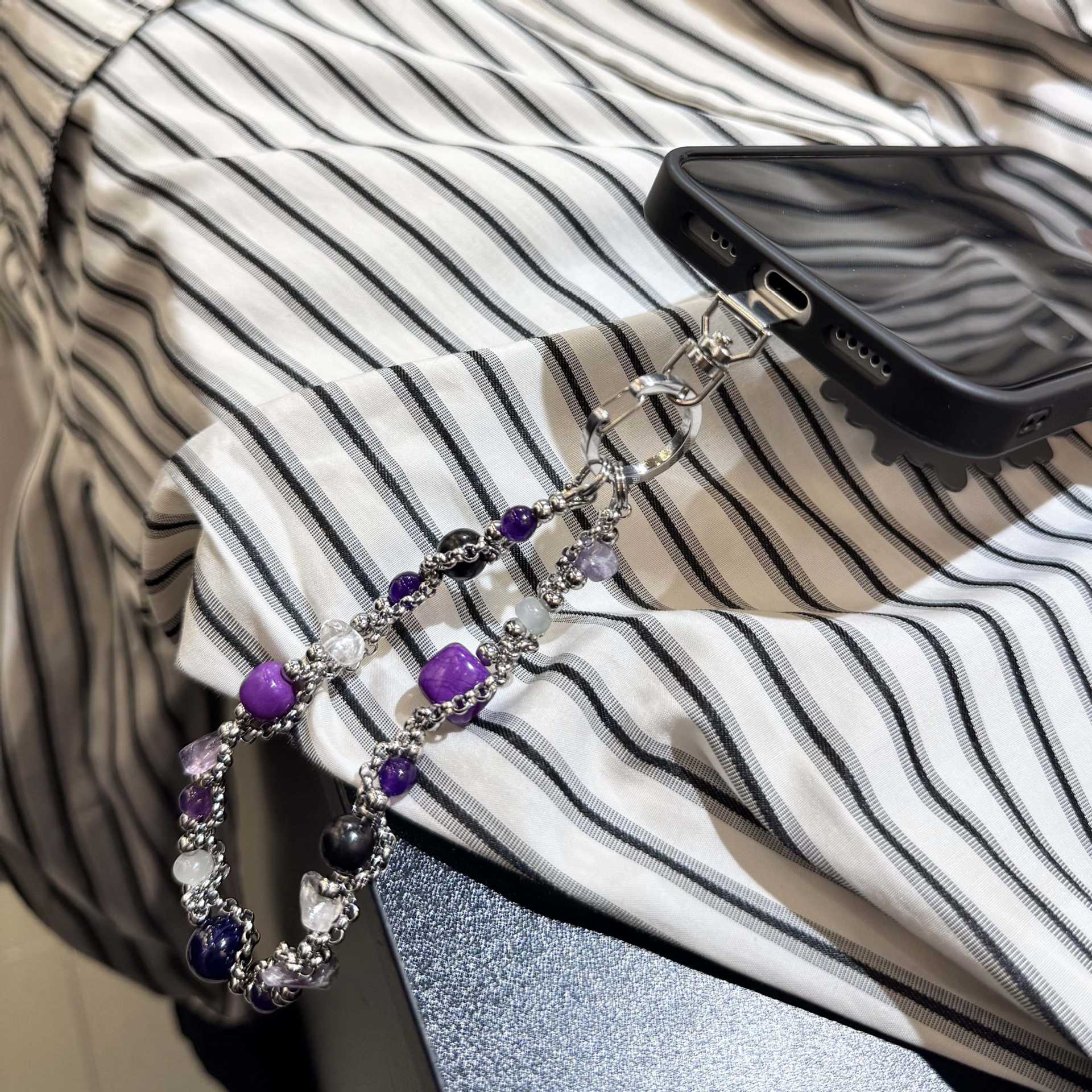 Nueva marca de marea de alta calidad púrpura encantador cadena de acero con cuentas de caso de teléfono móvil colgante bolso colgante colgante de muñeca inswind