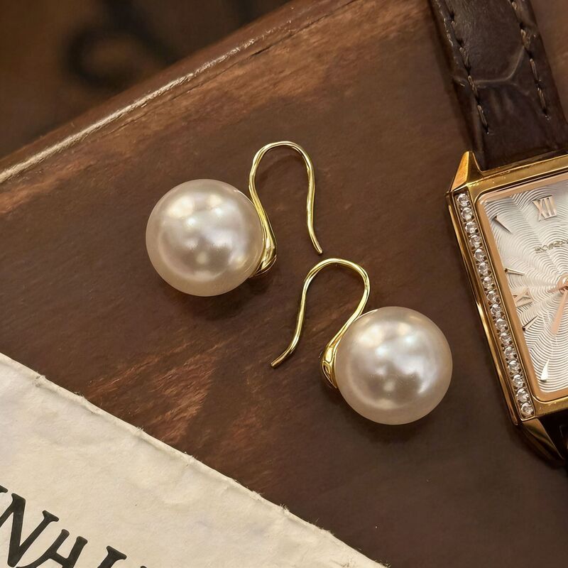 High-End Australian White Pearl Earrings for Women, Niche Design with a Sense of Sophistication, Versatile Ear Hooks and Drop-Style Earrings, Wholesale High-End Australian White Pearl Earrings for Women, Niche Design with a Sense of Sophistication, Versatile Ear Hooks and Drop-Style Earrings, Wholesale
