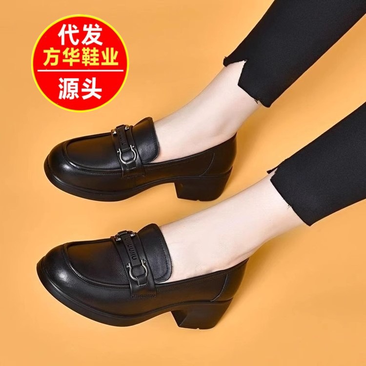 2026 nuevo estilo de verano británico zapatos de cuero poco profundos zapatos de talón grueso cabeza redonda con suela suave zapatos Lefour negros zapatos individuales
