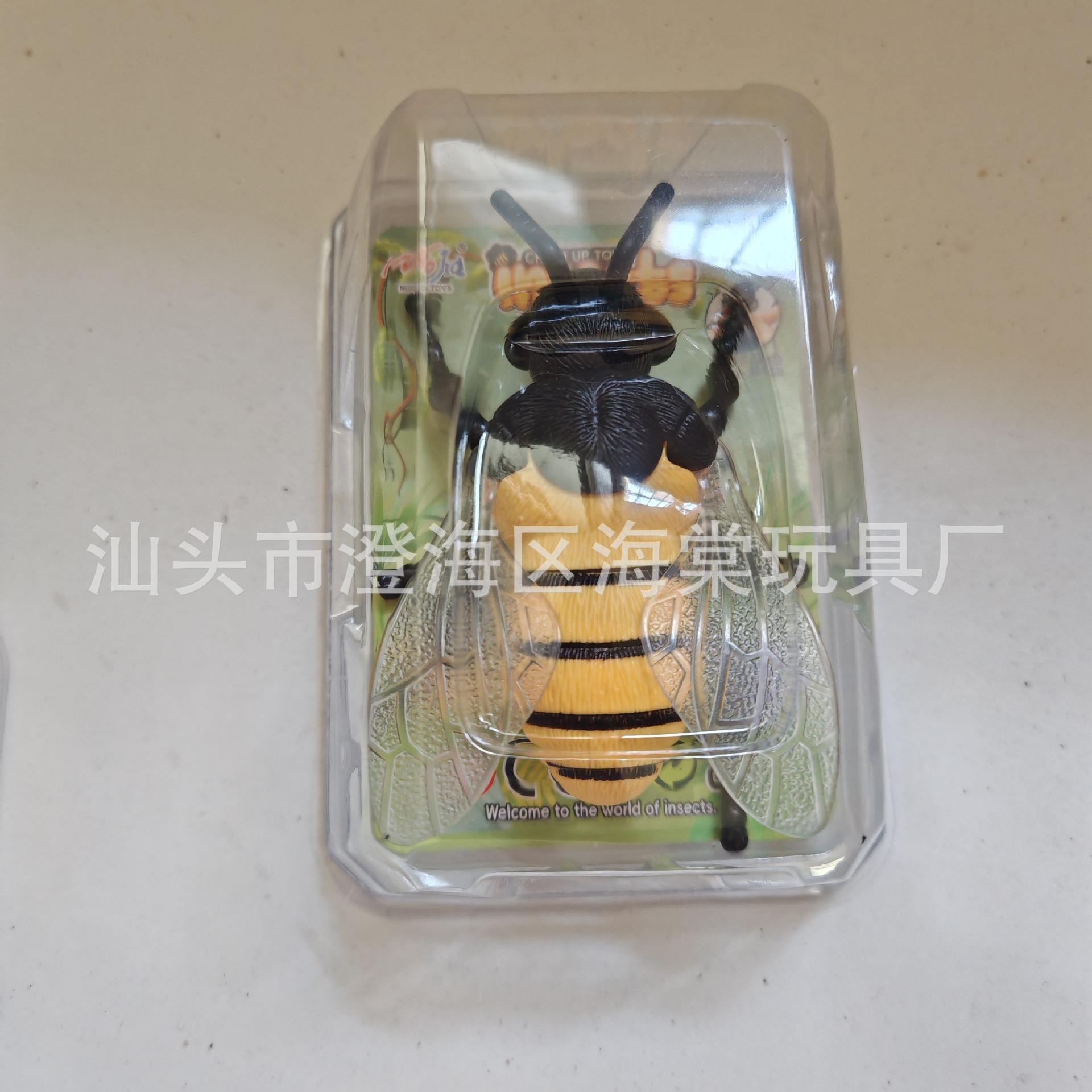 노란색 빛나는 작은 벌