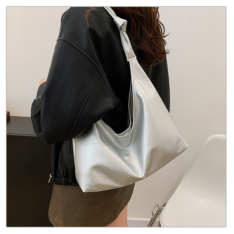 Large-capacity commuter bag for women, 2024 new style, fashionable and retro single-shoulder bag, casual and versatile, underarm tote soft leather bag undefined