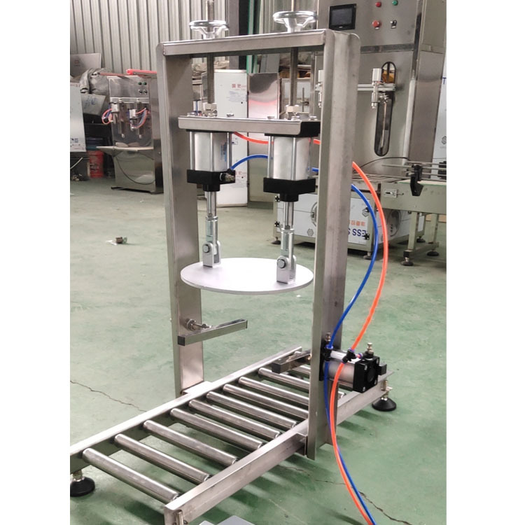 塑料化工桶压盖机 半自动中桶封盖机 硬质桶压盖机