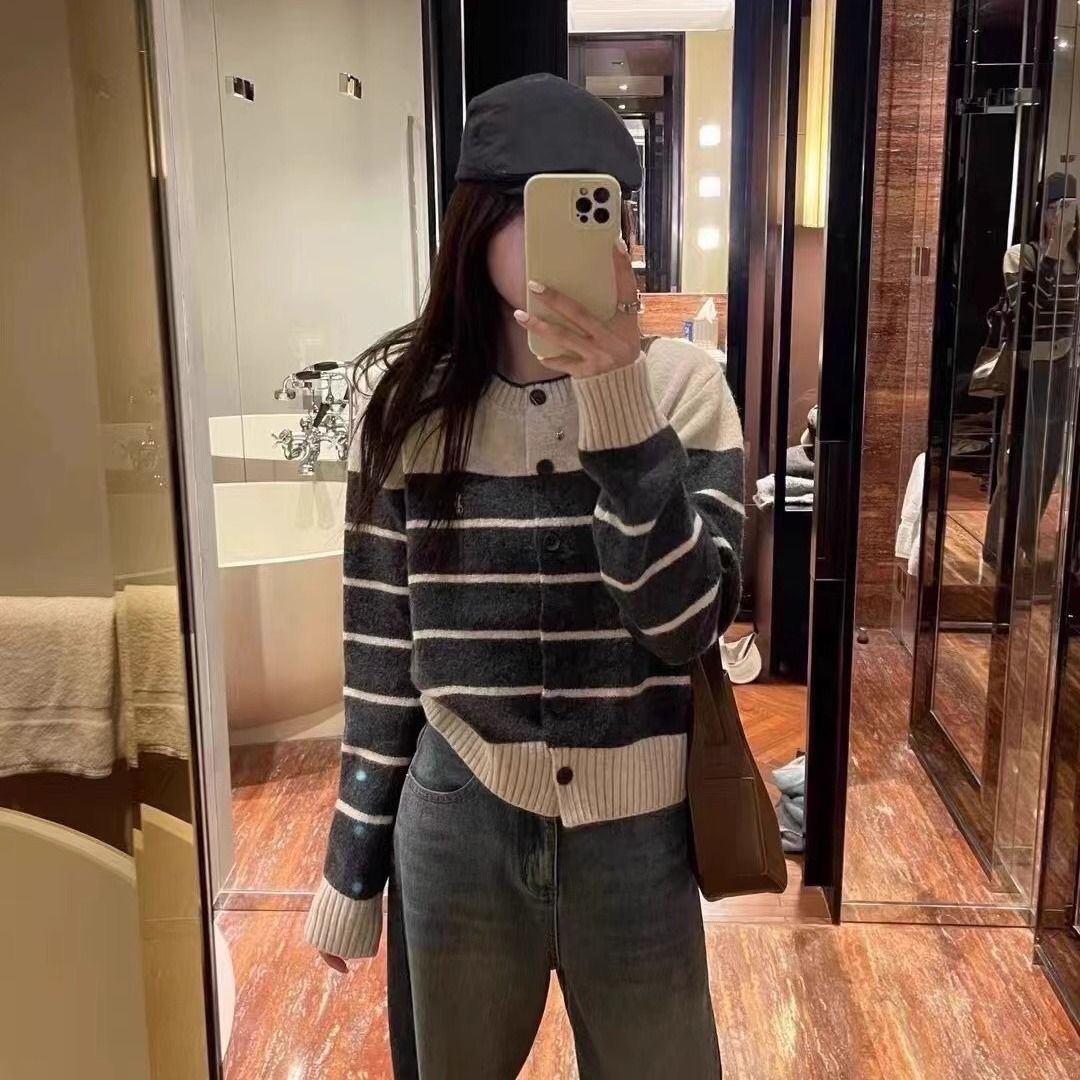 Unique Design Color-Block Striped Sweater Cardigan for Women, Autumn and Winter Lazy Style Petite Korean Soft Knitted Jacket