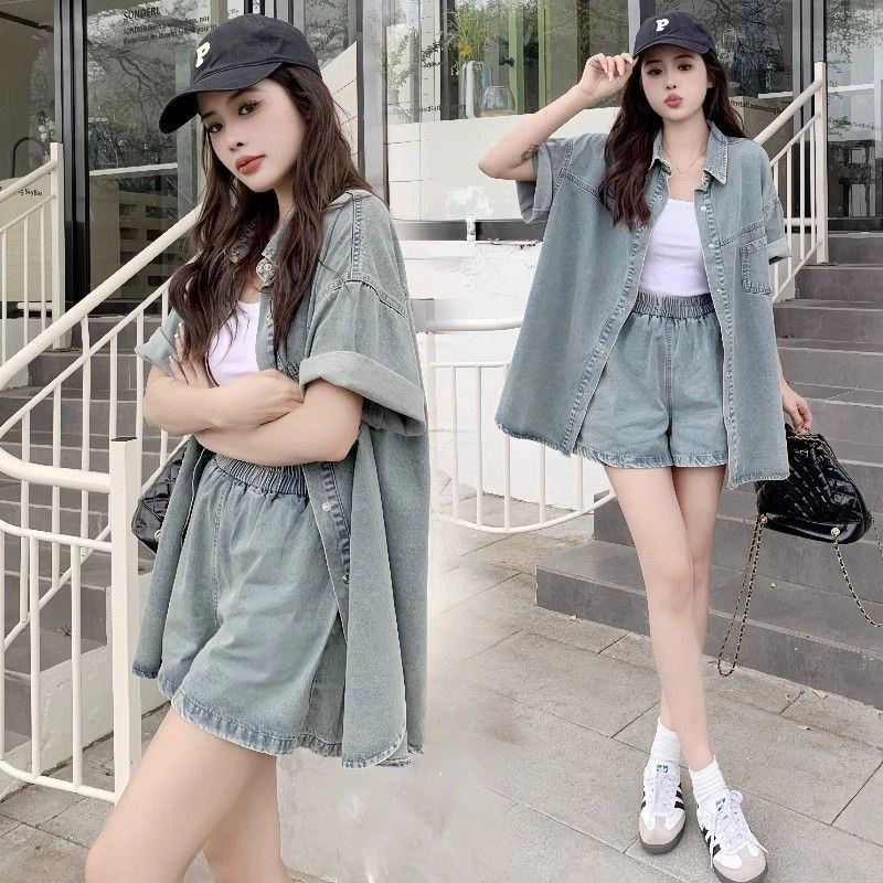 Полный комплект интернет-знаменитостей для маленьких людей, которые можно носить летом 2025 года, новый дизайн джинсовой тонкой рубашки и шорт, комплект из двух предметов для женщин.