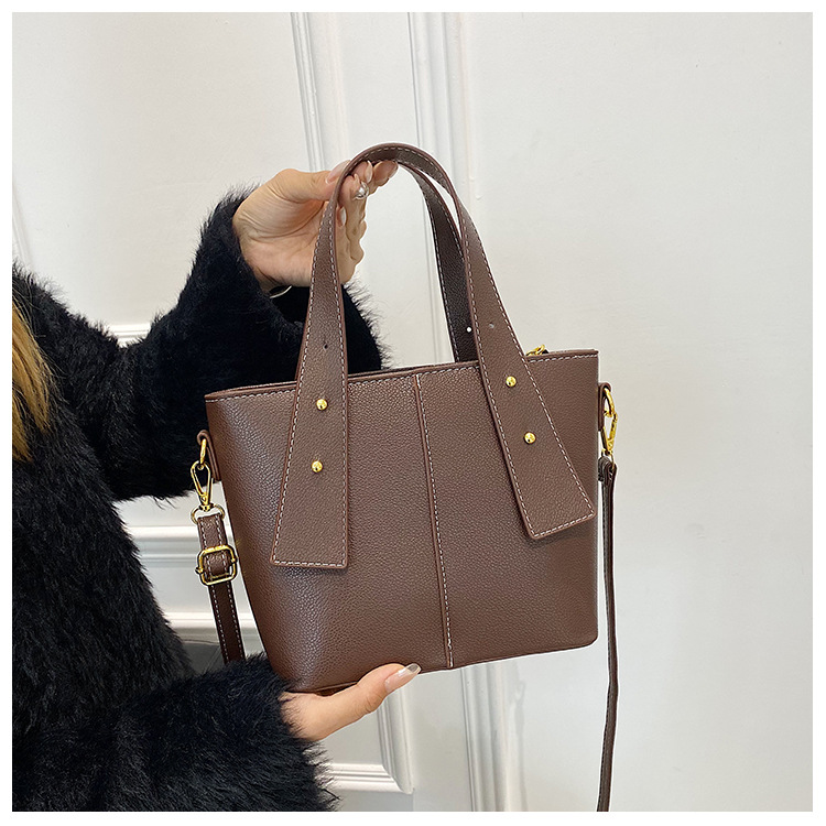 PU Fashionable Handheld Tote Bag With Large Capacity 2023 New High End And Small Mom's One Shoulder Crossbody Small Square Bag_voghion.com