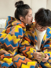 ��Ů2025�n��ɐ�ĩС�Ƀ�ͯ�����ɼ��׼Ҿӷ����bͯ���b�ʗl˯��