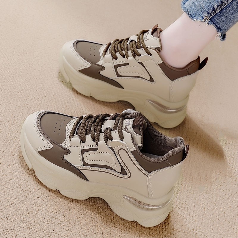 Comercio exterior zapatos solo zapatos de papá zapatos de mujer 2026 nuevos zapatos deportivos ligeros con suela gruesa suave no cansar los pies de moda zapatos de altura de mujer