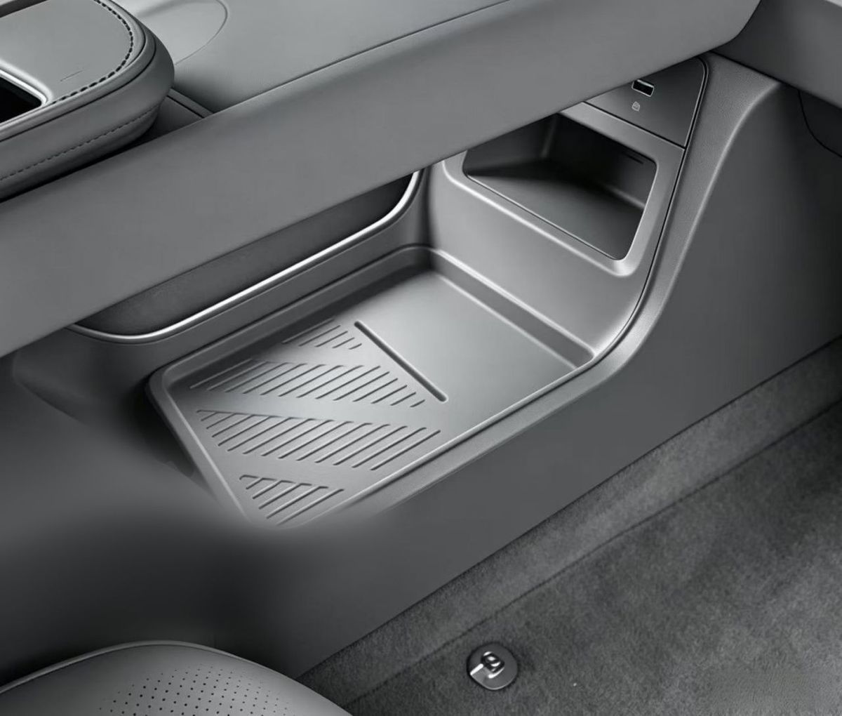 Suitable for 26 models of Changan Qiyuan A06, silicone wireless charging cup mat for the center console, car interior modification