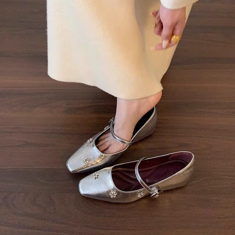 2025 новых французских нишевых элегантных туфель Мэри Джейн с мягкой подошвой, квадратным носком и однотонным цветочным принтом