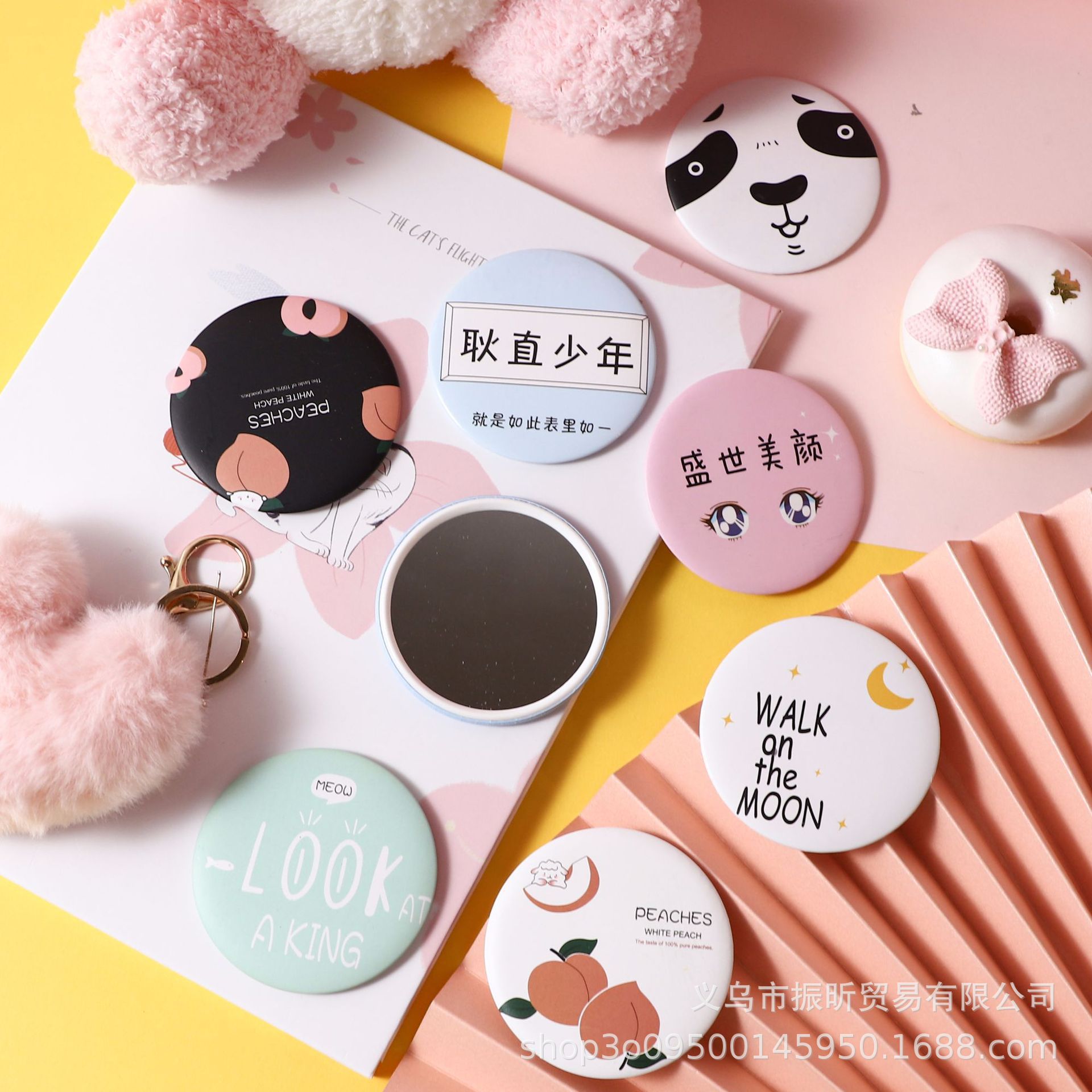 Fashionable cute small cartoon handheld glass round mirror