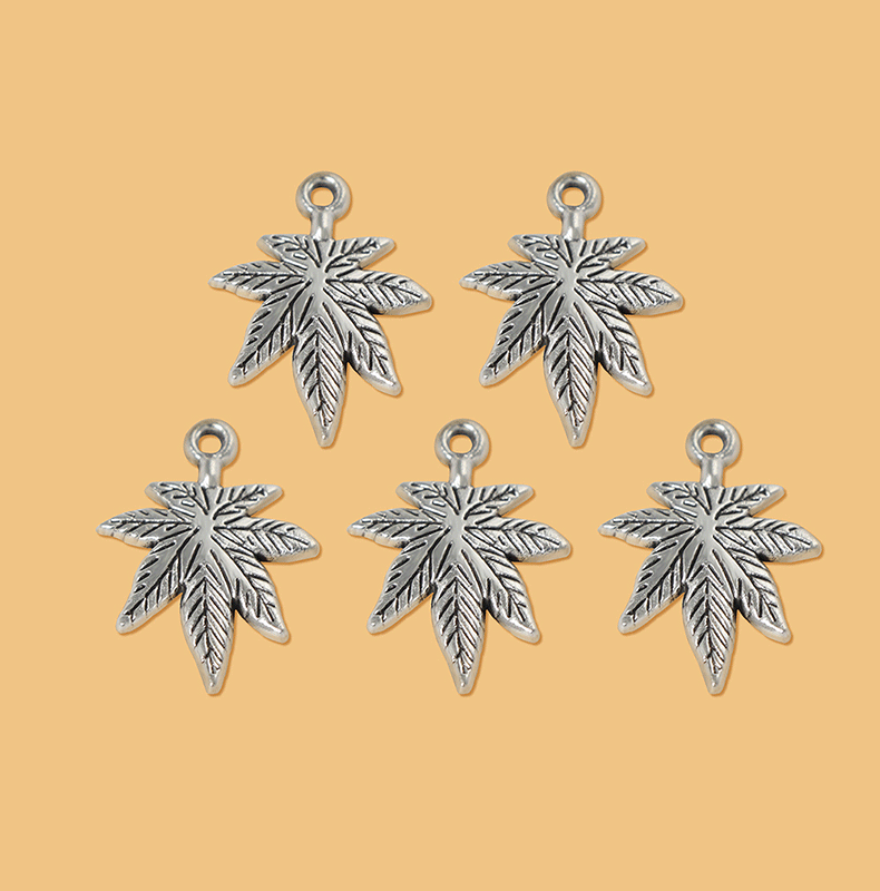 1 Piece Simple Style Maple Leaf Alloy Plating Pendant Jewelry Accessories display picture 2