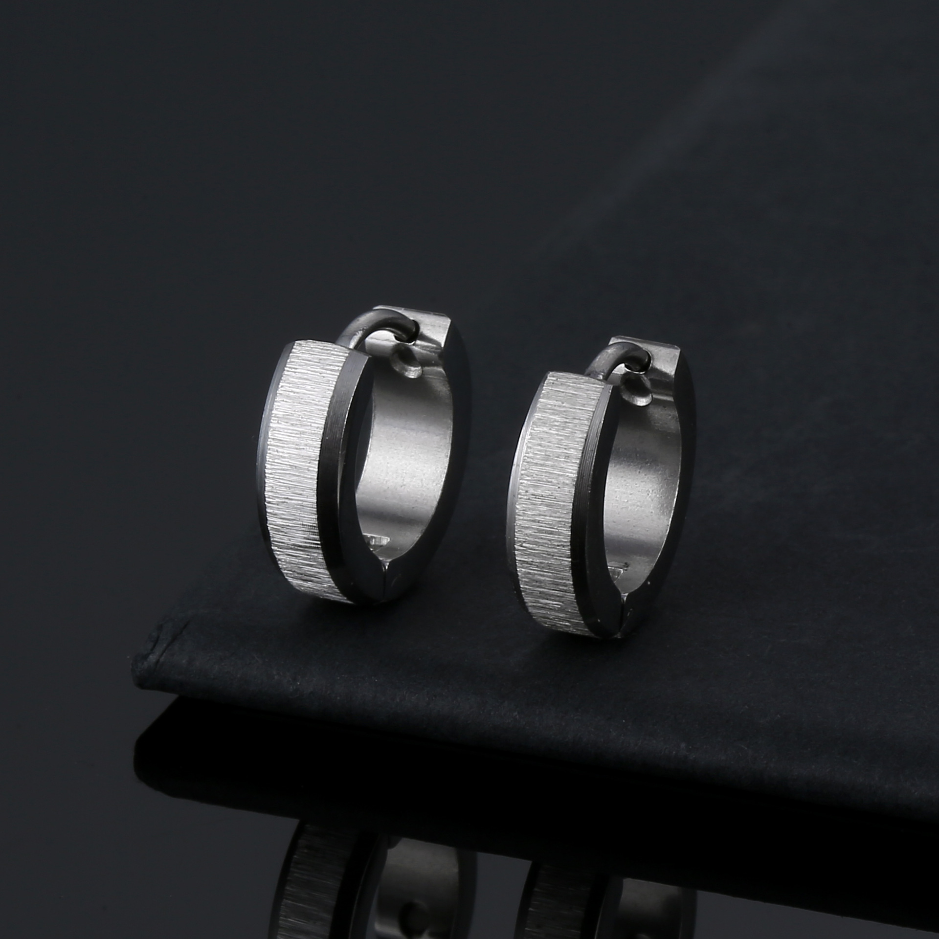 Solid Color Pattern 1 Piece Simple Style Solid Color Titanium Steel Plating Earrings