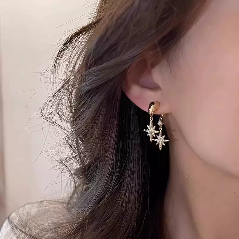 一款两戴锆石星芒耳钉优雅时尚潮流独特设计简约百搭高级感耳饰女