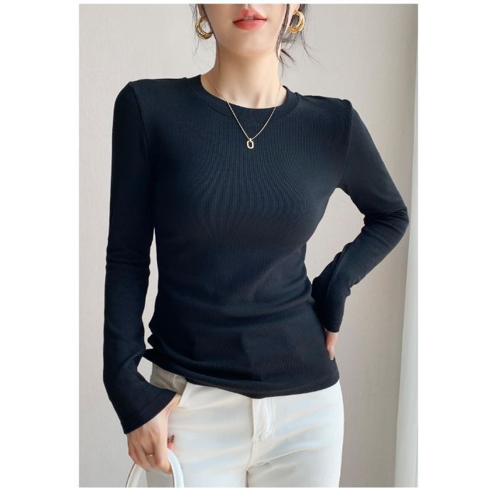 白の底のシャツの女性の2025新型の丸首の綿の長袖のtシャツは身を修める中に上着の春秋の金の洋風を掛けます。