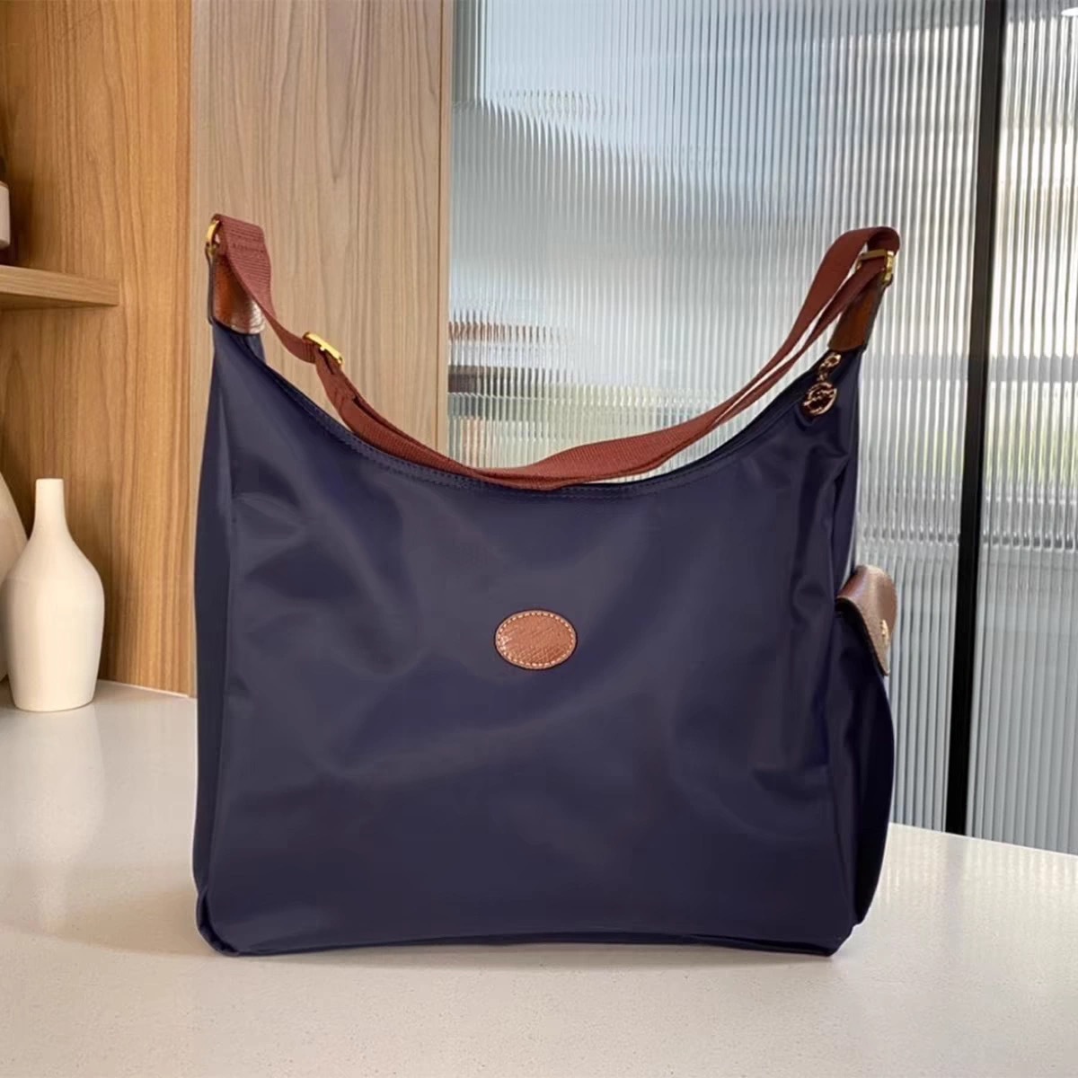 페이 웡 페이와 같은 스타일의 보라색