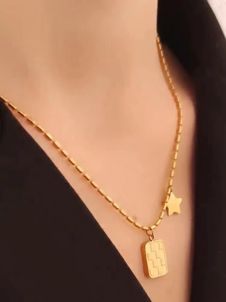 Europe and America are light luxury ins Party cards Chessboard grid Necklace A small minority design Metal Titanium clavicle Jewelry Pendant