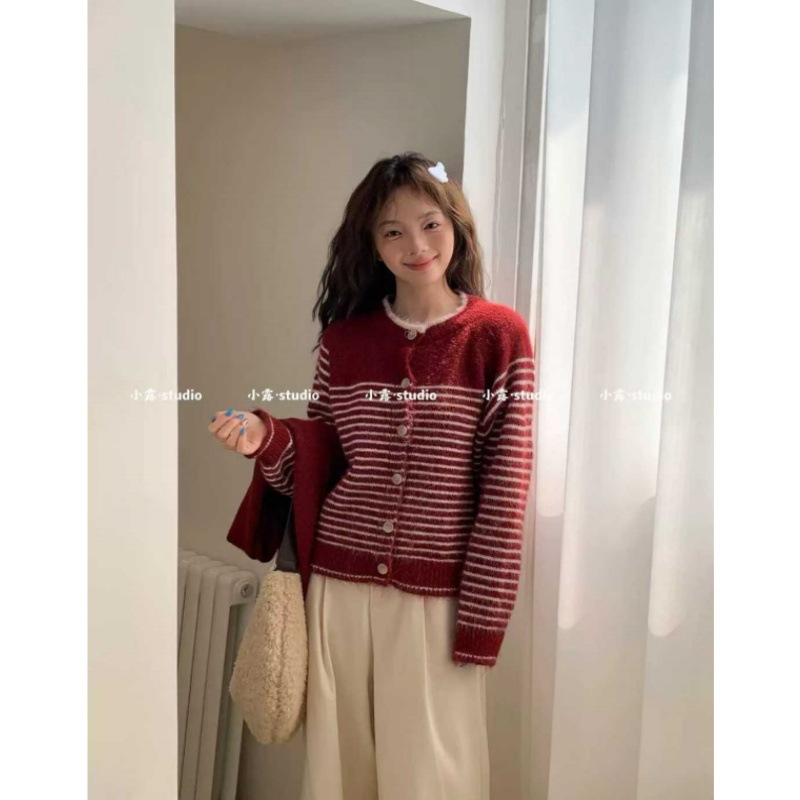 条纹软糯拼色毛衣外套2025女装新款秋季针织开衫配围巾慵懒感