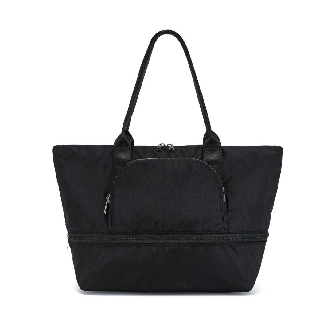 Foldable capacious sports bag