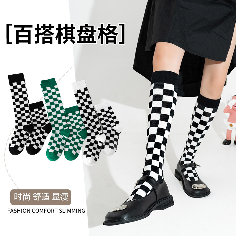 Net red checkerboard socks Women's Mid-barrel ins Japanese tide socks little red book calf socks black and white lattice stockings wholesale