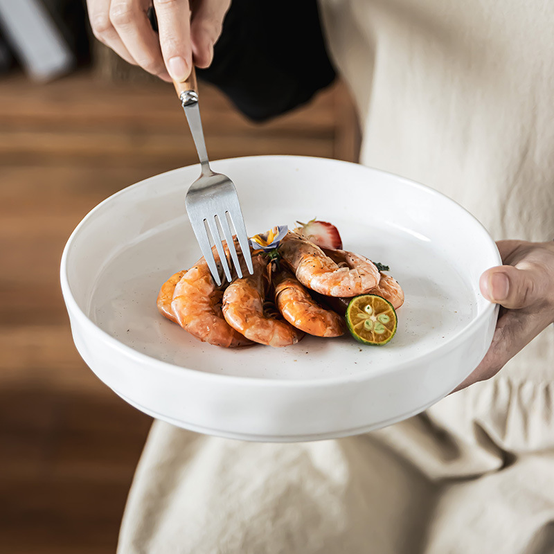 Plato blanco puro, plato de cerámica corrugada sensible al agua de alta calidad, plato de platos caseros, plato redondo, plato de comedor, plato de comedor occidental