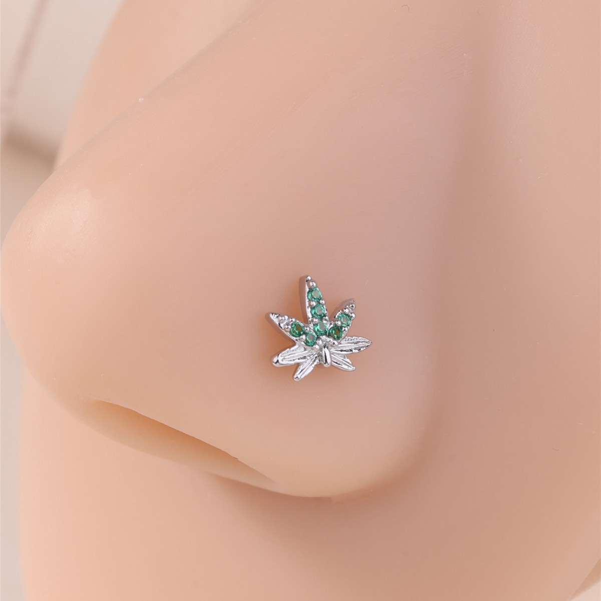 Green Diamond Maple Leaf Stud Zircon Ring Unisex Jewelry_voghion.com