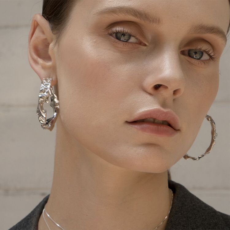 Gold-toned C-shaped Large Circle Stud Earrings Retro Style_voghion.com