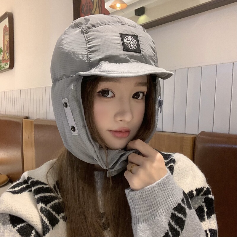 日本の羽毛は綿の雷鋒の帽子を挟みます。男性は冬に保温して耳を保護します。|undefined
