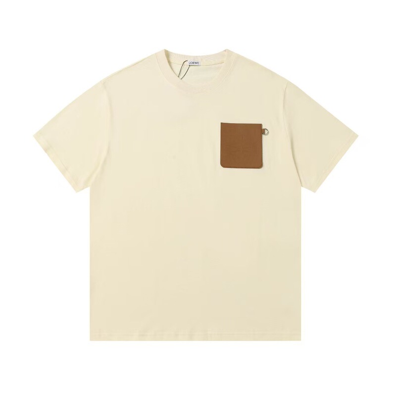 High-End Version of Loewe T-Shirt, Short-Sleeve with Faux Pocket, Embossed Leather Logo, Loose Fit, Pure Cotton, Crew Neck Top High-End Version of Loewe T-Shirt, Short-Sleeve with Faux Pocket, Embossed Leather Logo, Loose Fit, Pure Cotton, Crew Neck Top