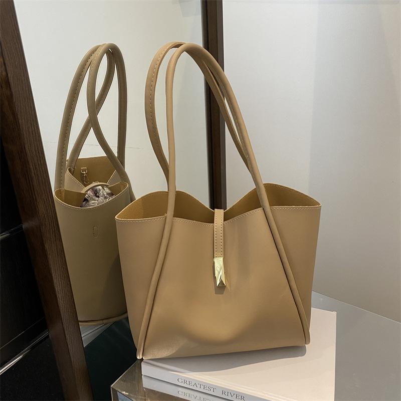 Bolso de gran capacidad para mujeres 2024 otoño invierno bolso de mujer bolso de hombro bolso de viaje bolso para niños bolso de alta calidad retro simple bolso de tote