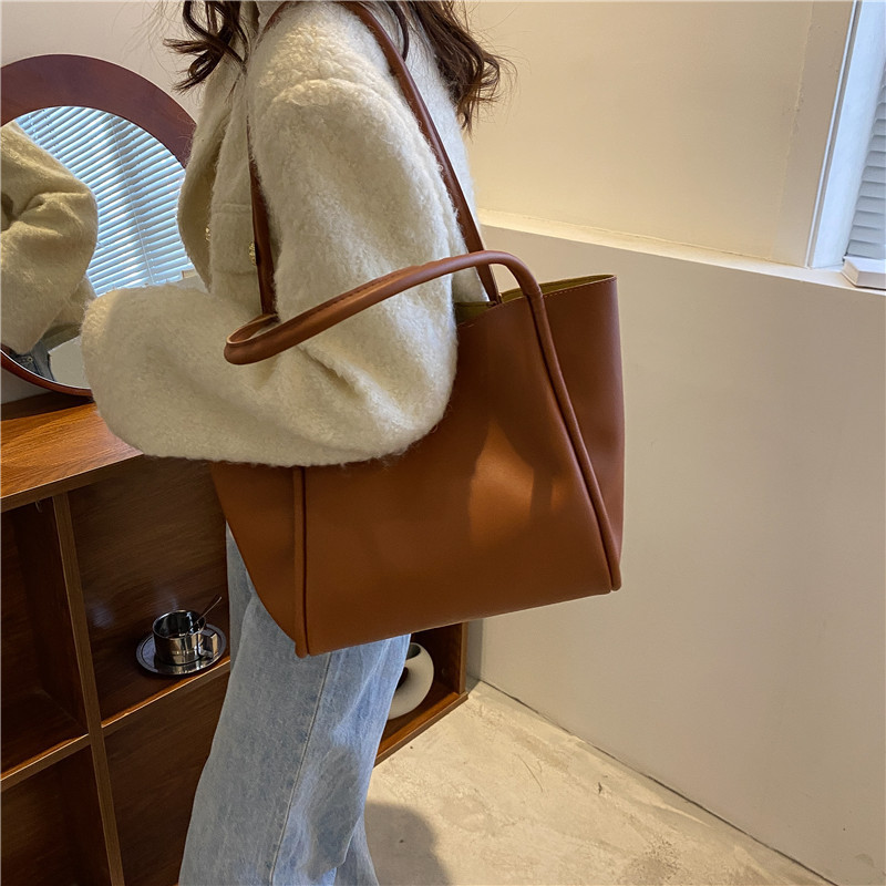 Bolso de color sólido coreano para niños 2023 nuevo bolso de mujer simple bolso de mano gran capacidad bolso de hombro de moda de primavera