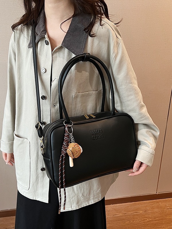 2026 nuevo nicho de moda bolos bolsos de gran capacidad bolsos de transporte de alta calidad sensación de hombro de un solo brazo