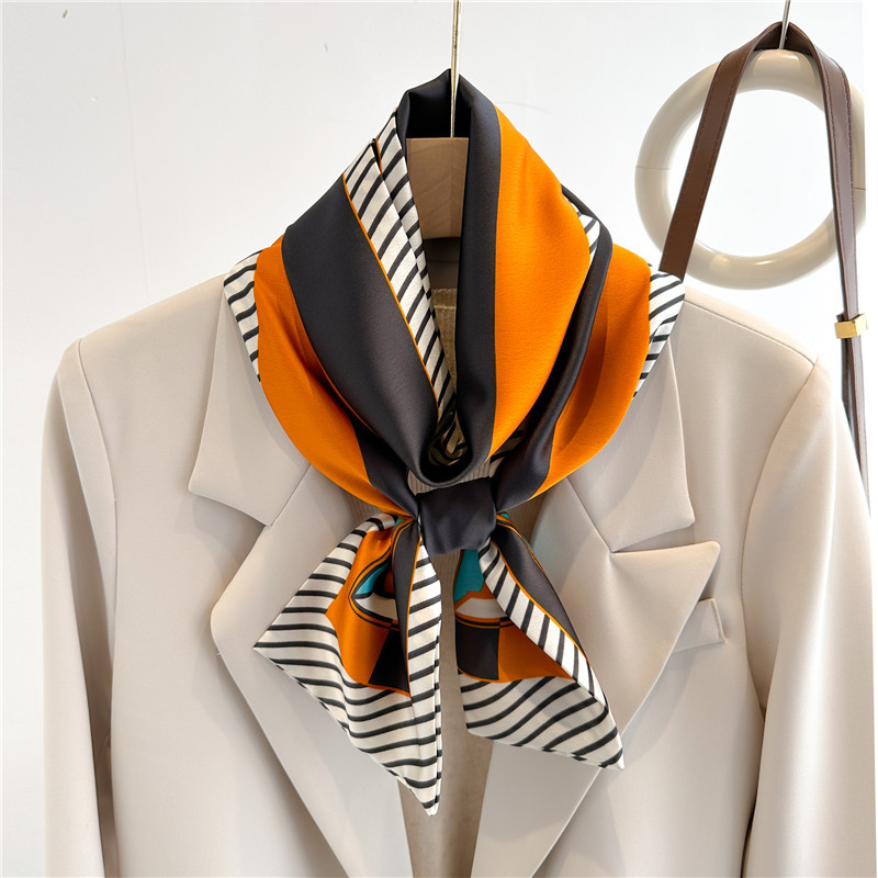 Foulard donna in seta con stampa floreale sciarpa leggera elegante_voghion.com