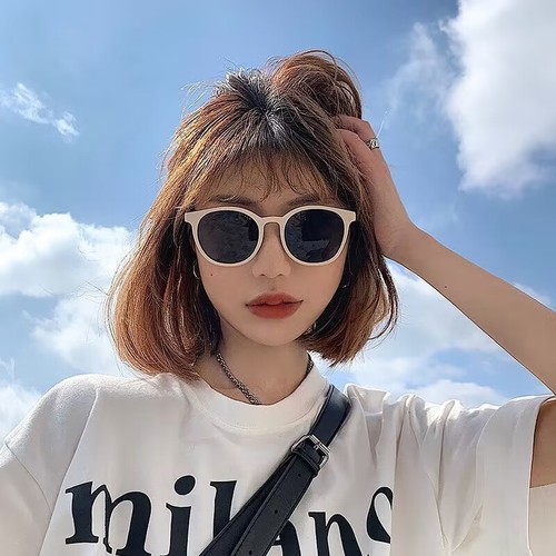 Personalized retro ultra-light round-frame sunglasses, candy-colored street photography sunglasses for female internet celebrities, the same style with sun protection and UV protection