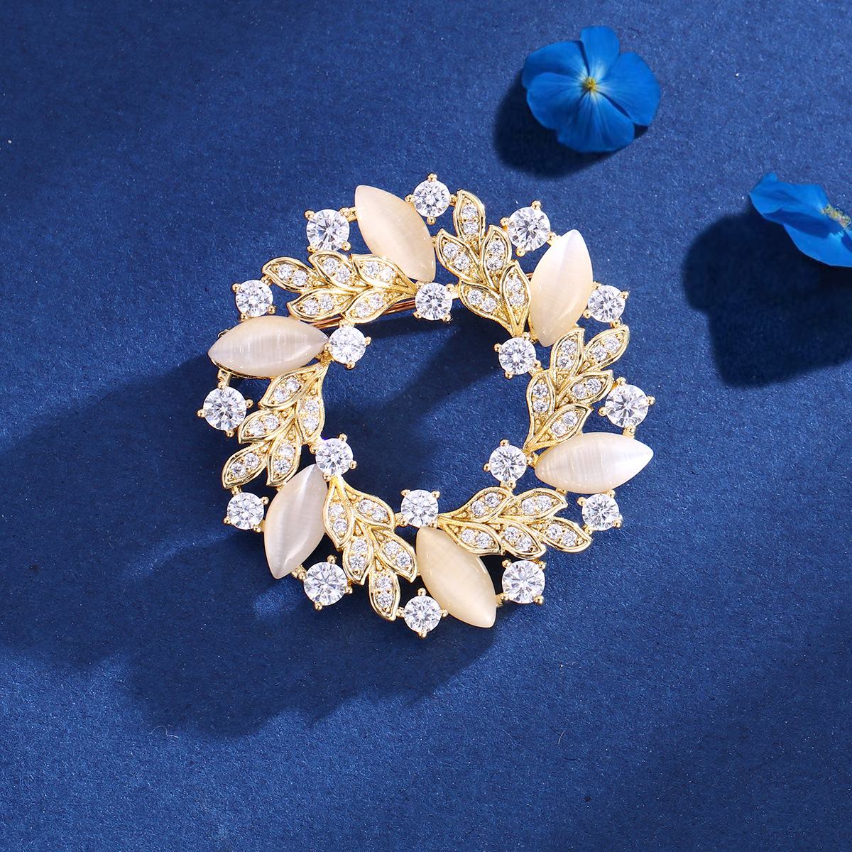 High-End Niche Fashion Versatile Pin Elegant Garland Brooch Women's Suit Jacket Coat Accessories