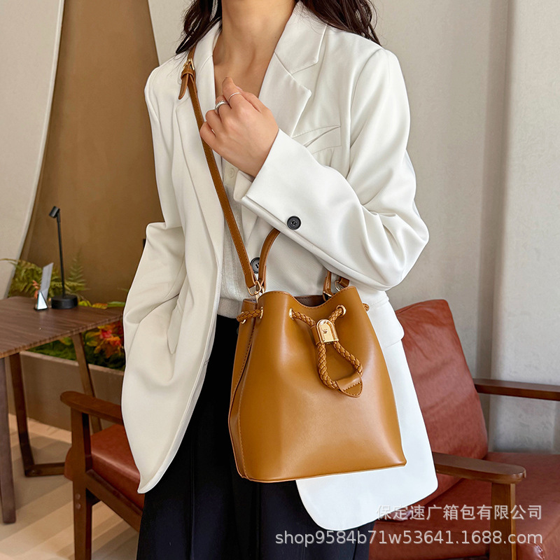 Bv Cross-Border New Model Metal Figure-Eight Bow Woven Strap Bucket Bag Large Capacity Shoulder Tote Crossbody Underarm Bag