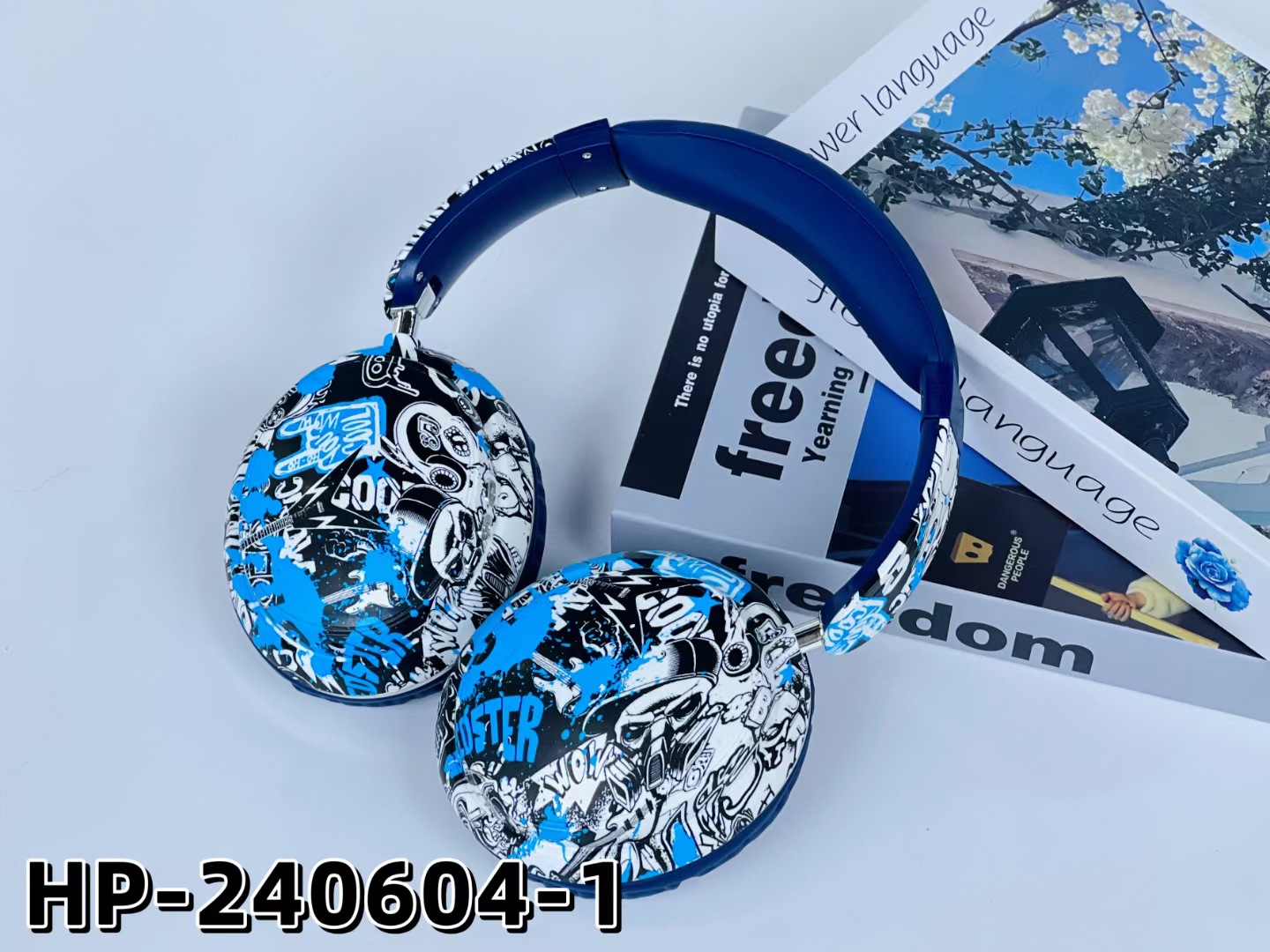 Comercio exterior nuevo BT500 venta caliente de comercio electrónico graffiti auriculares inalámbricos bluetooth deportivos pesados auriculares de bajo directo fábrica