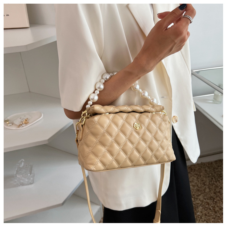 Trendy Rhombic Flower Pattern Pendant Pearl Strap Pu Leather Crossbody Bag display picture 4