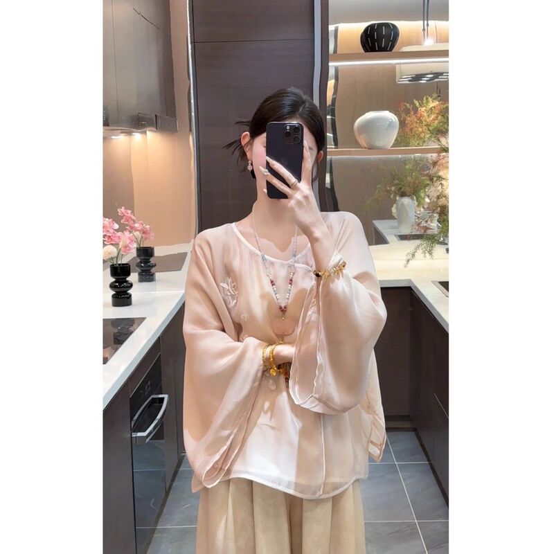 New Chinese-Style Embroidered Tops with a Gentle Temperament, Flowing Ethnic-Style Wide-Sleeve Shirts, and Everyday Workwear Sets New Chinese-Style Embroidered Tops with a Gentle Temperament, Flowing Ethnic-Style Wide-Sleeve Shirts, and Everyday Workwear Sets