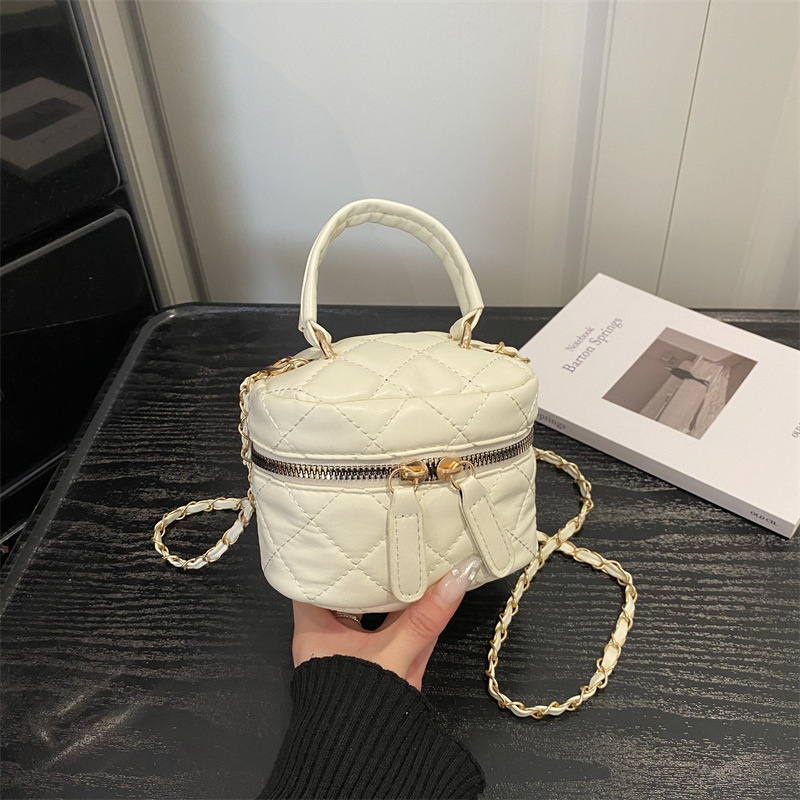 2026 New Trendy Embroidered Box Fashion Large-Capacity Stylish Quilted Chain Handbag Shoulder Crossbody Bag for Women