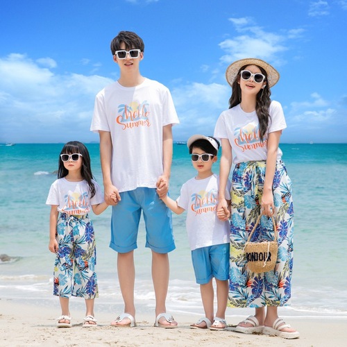  parent-child outfits, family of three and four, beach vacation, Sanya travel, foreign-style mother-child suit