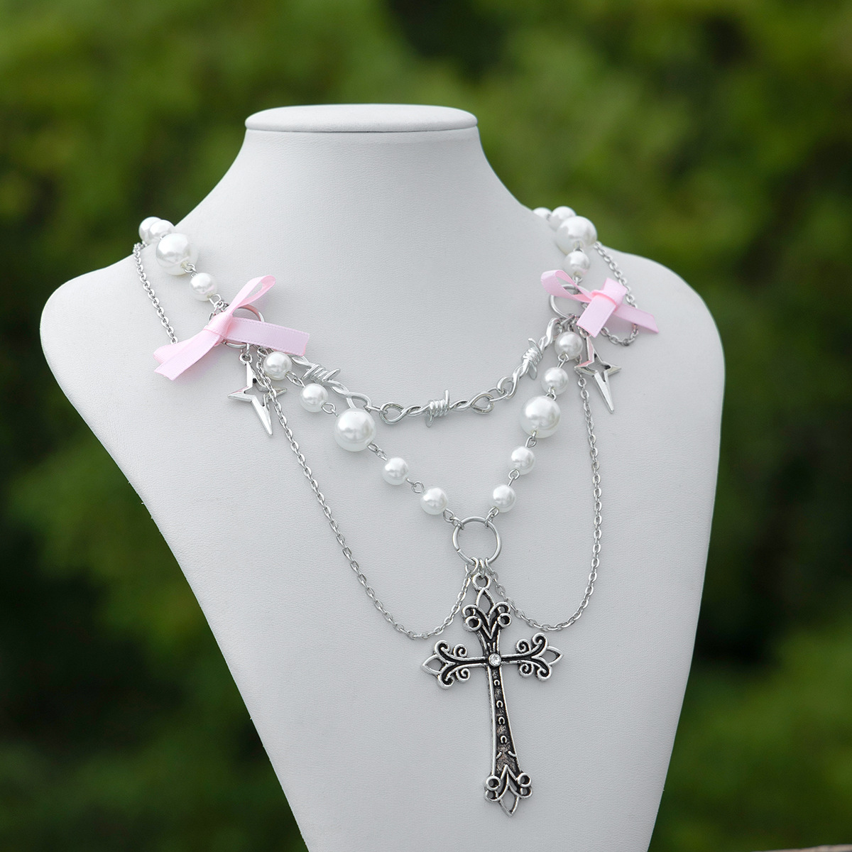 Collana a strati con croce e perle design elegante_voghion.com