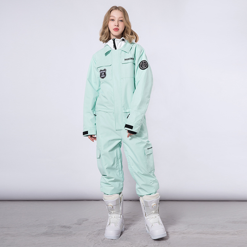 Mint green [the same model of men and women]