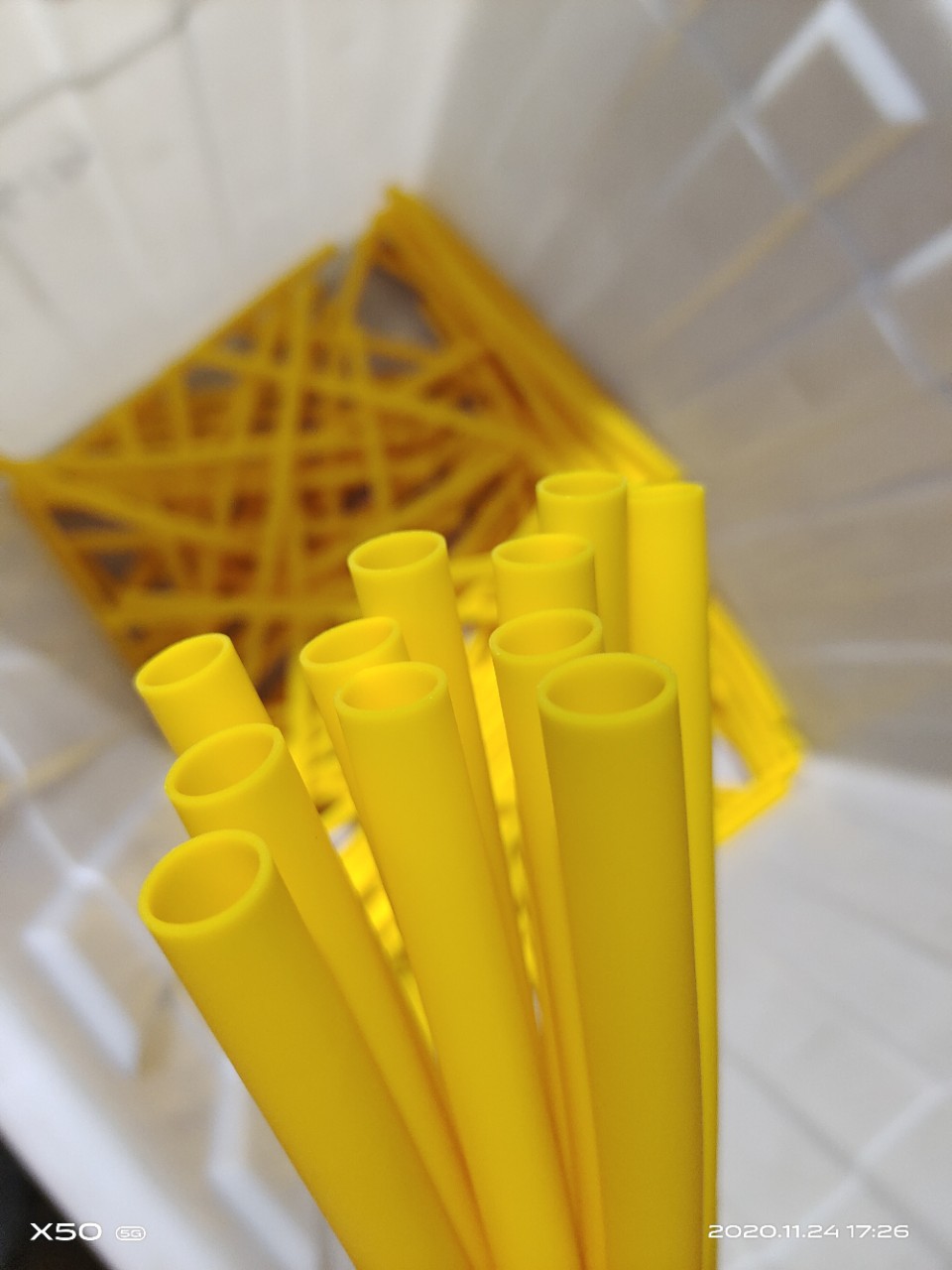 彩色硅胶管 表面喷油处理 手感爽滑 网红挂脖风扇管 源头厂家