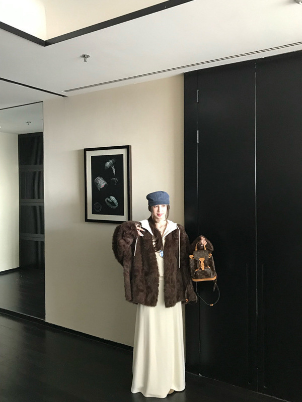 Skk Store 顶流千金 环保小湖羊仿皮草皮毛一体毛绒绒外套上衣女|undefined