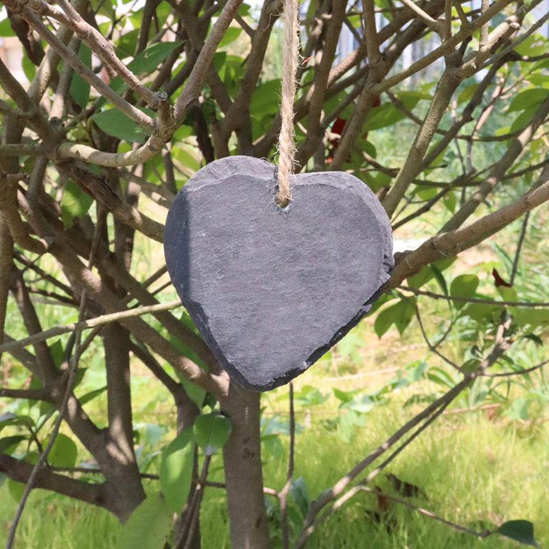 Mayorista etiqueta de planta de pizarra natural etiqueta de piedra de jardinería negra cardíaca pizarra cuadernita cuerda de cáñamo etiqueta colgante