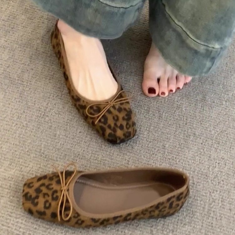 Coreana cuadrada cabeza leopardo zapatos de mujer 2025 otoño explosivo estilo francés lazo con falda zapatos de ballet de noche