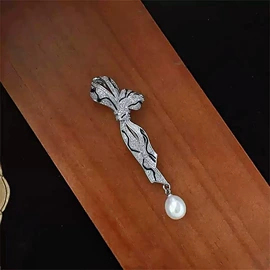 天然珍珠耳饰;天然珍珠胸饰;天然珍珠项饰